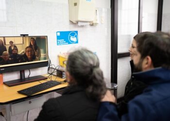 Gobierno promueve la salud digital en zonas rurales para facilitar el acceso a la atención médica.