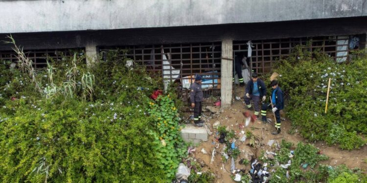 Nuevo operativo logró retirar rucos en las cercanías de Caleta Abarca en Viña del Mar.