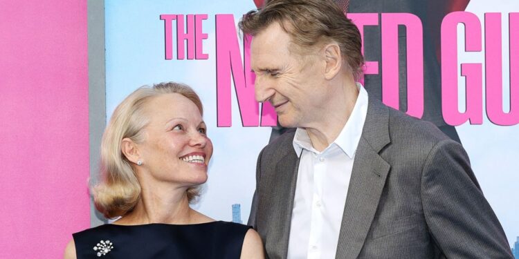 Según TMZ, el «romance» entre Anderson y Neeson fue parte de una estrategia de marketing.