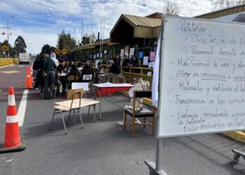 Alcalde se compromete a convocar un concurso para el nuevo director, entre otros acuerdos, y finaliza el paro del colegio – LAVOZDEPUCON