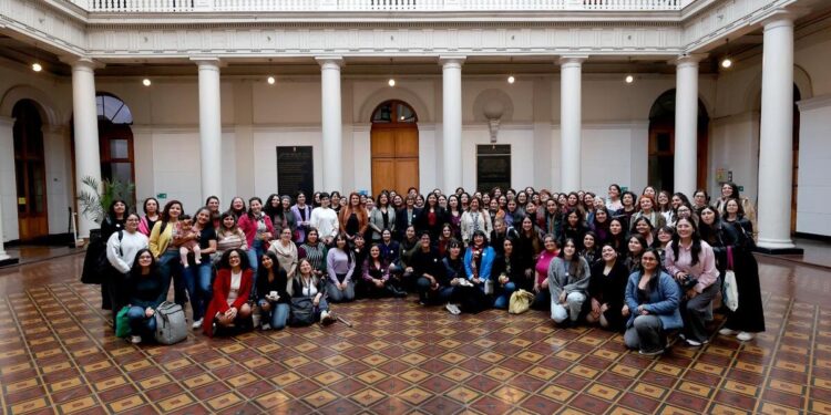 U. de Chile promueve el liderazgo y la equidad.