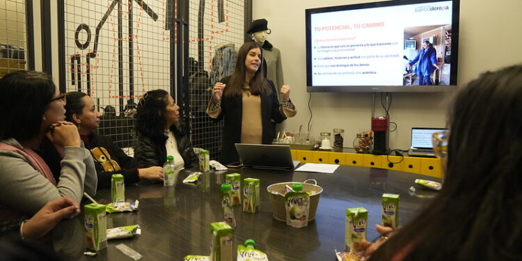 Independencia lanza plan para potenciar el empleo de las mujeres.