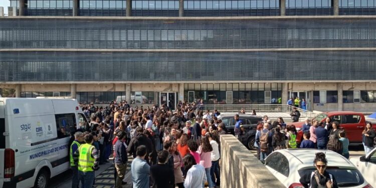 Independencia fortalece protocolos con un simulacro de emergencia.