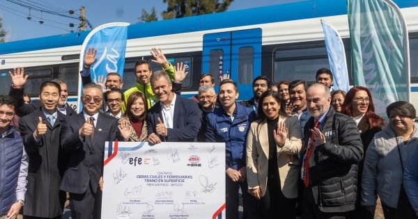 EFE firma un contrato histórico para las obras del Tren Santiago-Batuco