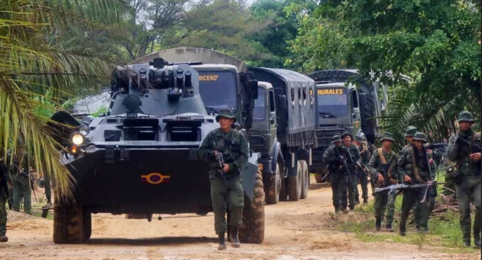 Venezuela mandará 15 mil efectivos a la frontera con Colombia tras los movimientos de EE.UU.