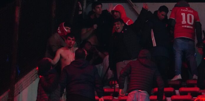 Reacciones políticas ante los lamentables sucesos que vivieron los hinchas de la “U” en Argentina.