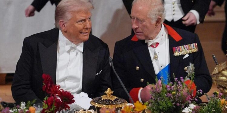 El Rey Carlos III destaca el «compromiso» de Trump para «buscar soluciones» a los conflictos internacionales.