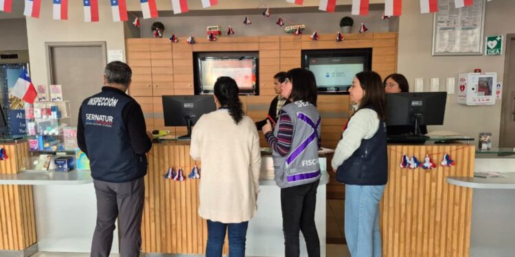 Sernac y Sernatur supervisan alojamientos y restaurantes en Valparaíso ante la llegada de turistas por el Mundial Sub 20 de fútbol.