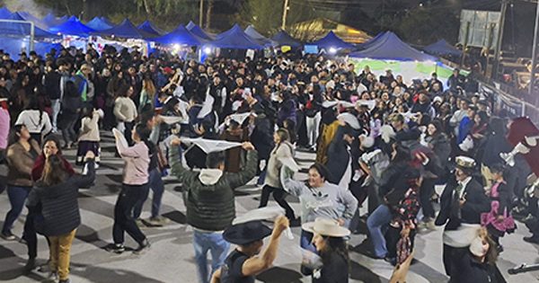 Éxito folclórico en un día helado y nublado: impresionante jornada de tradiciones en Batuco.