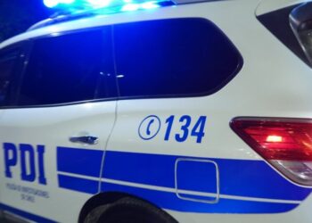 Hombre fue fatally tiroteado mientras conducía a plena luz del día en una feria de Peñalolén.