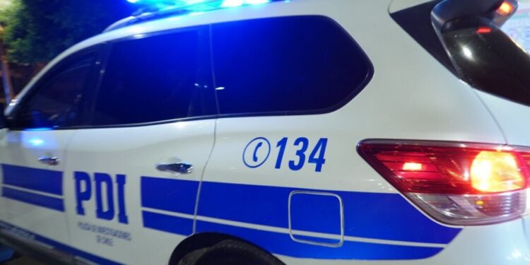 Hombre fue fatally tiroteado mientras conducía a plena luz del día en una feria de Peñalolén.