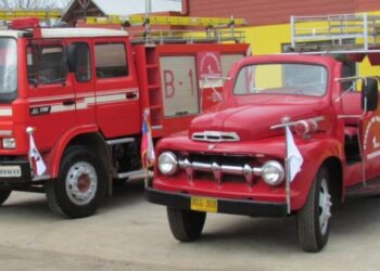 Detienen al exsuperintendente y al tesorero del Cuerpo de Bomberos de Perquenco por una millonaria defraudación.
