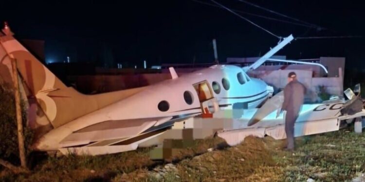 Avioneta se desploma sobre un condominio en O’Higgins tras una falla mecánica, dejando varios heridos.