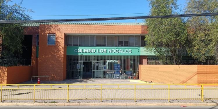 Puente Alto renueva el Colegio Los Nogales con el programa Chile Pinta 2025.