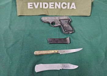 Constitución: Carabineros arresta a hombre con arma en Feria Costumbrista de Putú.