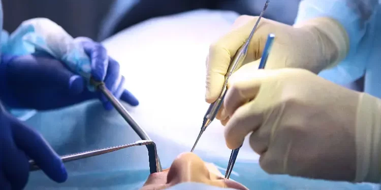 Linares reduce las listas de espera gracias a un operativo maxilofacial.