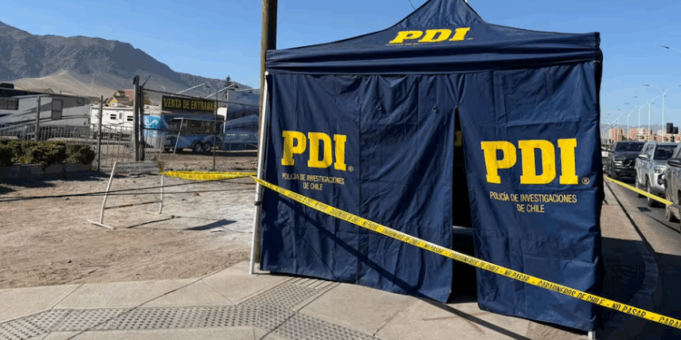 Antofagasta: Mujer y su perro pierden la vida por electrocución a causa de un cable expuesto en la calle.