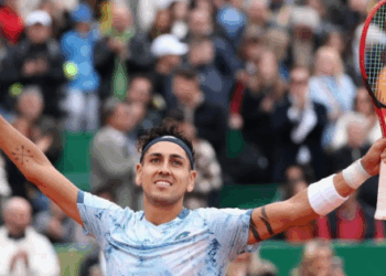 Alejandro Tabilo llega a semifinales en Guangzhou tras dar vuelta el partido y sube en el ranking ATP.