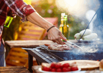 Fiestas Patrias 2025: tips infalibles para gozar de cuatro días de asados y copas sin pasarse de copas.