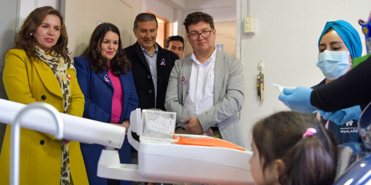 Hualañé implementa un plan piloto de salud dental inclusiva para más de 200 estudiantes.