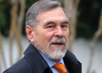 Asesor económico de Jara, Luis Eduardo Escobar: “Sugerimos continuar con la iniciativa de Grau en materia de permisos.”