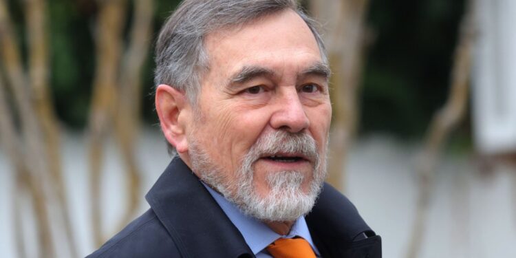 Asesor económico de Jara, Luis Eduardo Escobar: “Sugerimos continuar con la iniciativa de Grau en materia de permisos.”