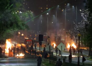 Barricadas, ataques con cócteles molotov y uso de armas de fuego se reportan en la región Metropolitana en conmemoración del golpe de Estado.