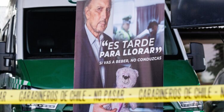 «Ya no hay tiempo para lamentaciones»: Carabineros y Carlos Pinto colaboran en una campaña preventiva para las Fiestas Patrias.