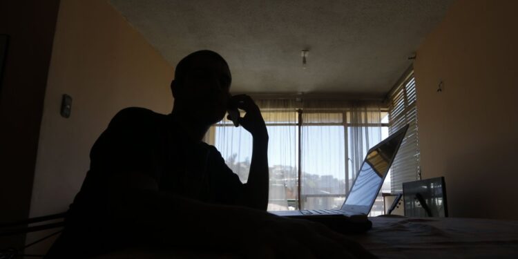 Investigación muestra que el 60% de los empleados no duerme lo suficiente por culpa del estrés.