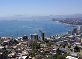 El Tratado de Altamar recaba las firmas necesarias para su implementación, mientras las autoridades chilenas apoyan la candidatura de Valparaíso como sede.