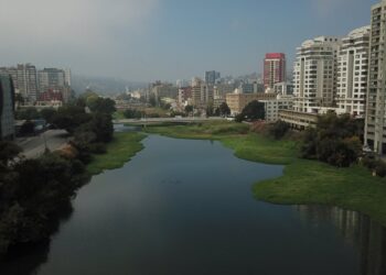 Un estudio muestra una notable desigualdad en el mercado inmobiliario: las comunas más costosas tienen el doble de precios que las más económicas.