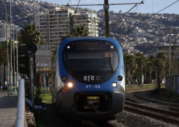Conflicto legal entre consorcios pone en riesgo nuevos retrasos en el tren Valparaíso – Santiago.