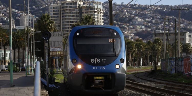Conflicto legal entre consorcios pone en riesgo nuevos retrasos en el tren Valparaíso – Santiago.