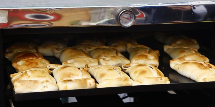 Descubra quiénes son los ganadores de las mejores empanadas de pino y vegetarianas en Viña del Mar.