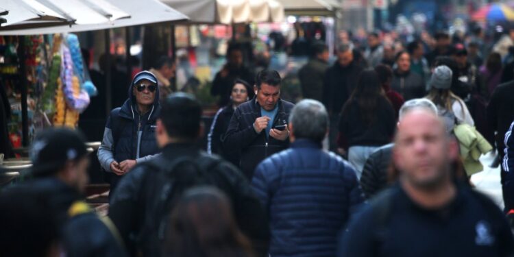 El ausentismo laboral aumenta un 40% durante las festividades dieciocheras.