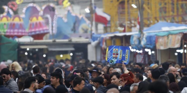 Ministerio de Salud advierte que la circulación viral se mantiene alta y exhorta a tomar precauciones en las aglomeraciones de Fiestas Patrias.