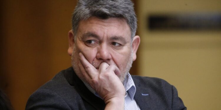Diputado Venegas promueve una comisión investigadora por cargos excesivos en las facturas de electricidad.