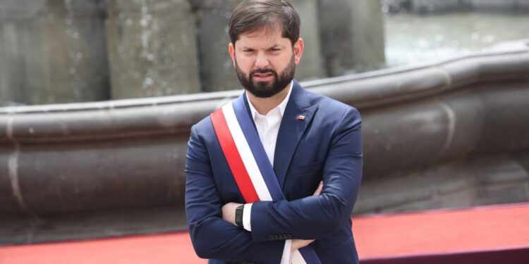 El presidente Boric rechaza presiones y asegura no haber estado al tanto de impedimentos en el caso Allende.