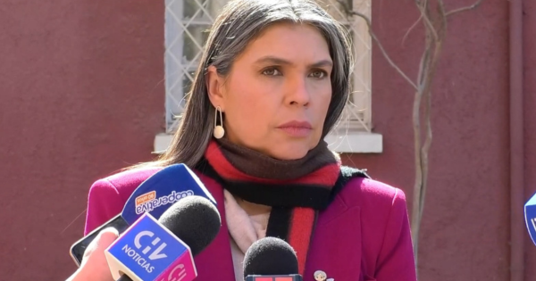 «No somos continuidad»: Bárbara Figueroa (PC) aclara diferencias entre Jara y el gobierno actual.