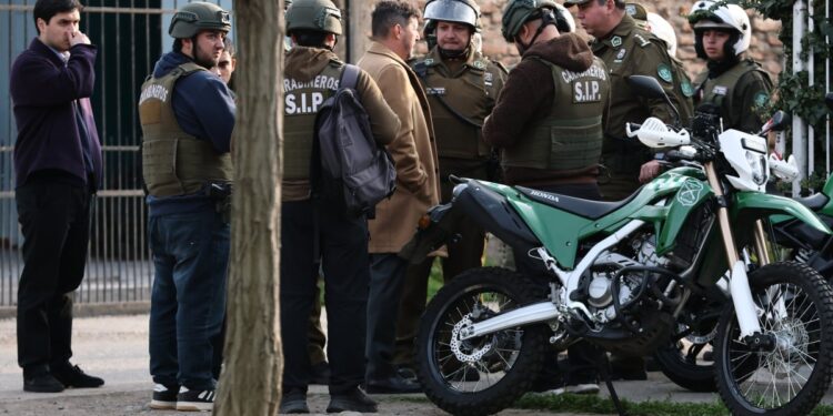 Carabinero atropellado durante fiscalización en Talagante: Conductor huyó tras abandonar el vehículo.