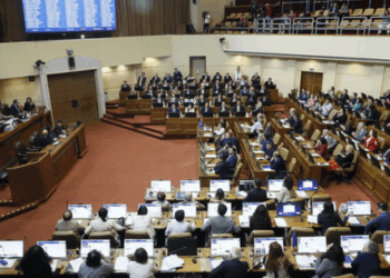 Cámara da el visto bueno a multa por no votar y pone más exigencias para el sufragio de extranjeros.