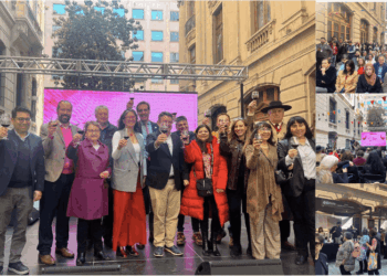 Celebración del Día Nacional del Vino en el Paseo La Bolsa de Santiago.