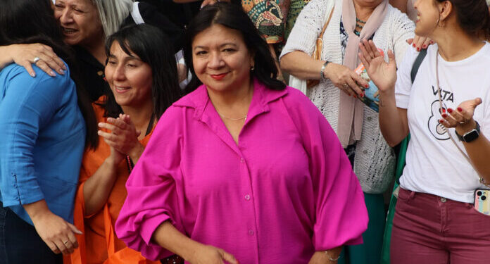 Alcaldesa de La Pintana, Claudia Pizarro, confiesa que tiene cáncer ginecológico.