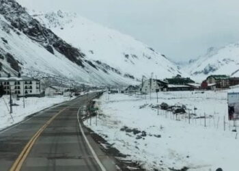 Paso fronterizo Cristo Redentor sigue cerrado por la nieve en la cordillera.