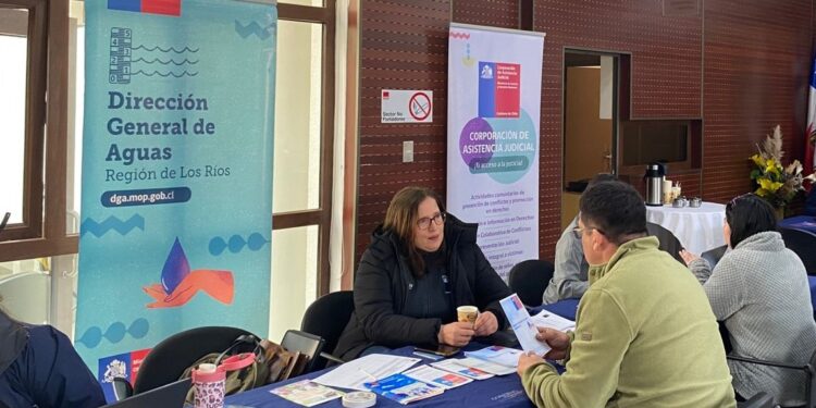 DGA ayuda en terreno para regularizar derechos de agua.