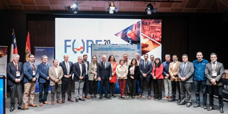 Gobierno y universidades pactan modernizar fundiciones y refinerías.