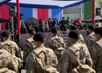 [AHORA] Se lleva a cabo el tradicional desfile cívico-militar 2025 en el centro de Colina.