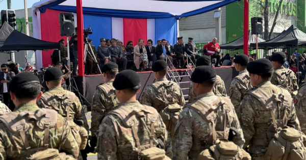 [AHORA] Se lleva a cabo el tradicional desfile cívico-militar 2025 en el centro de Colina.