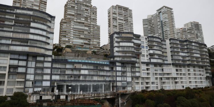 El edificio Euromarina II de Reñaca es habitable nuevamente tras más de un año de incertidumbre.