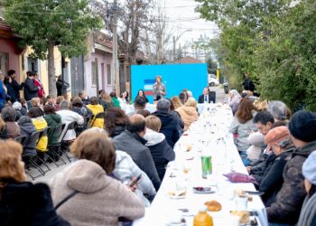 Destacan aumento de la PGU y presentan propuesta para acceder a medicamentos más económicos.